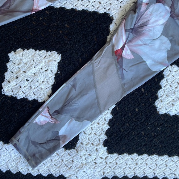 Patterned Fabletic Legging - Picture 7 of 7